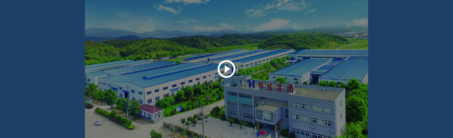 <iframe height=100% width=100% src='http://player.youku.com/embed/XNjUzMTQxODUy' frameborder=0 'allowfullscreen'></iframe>